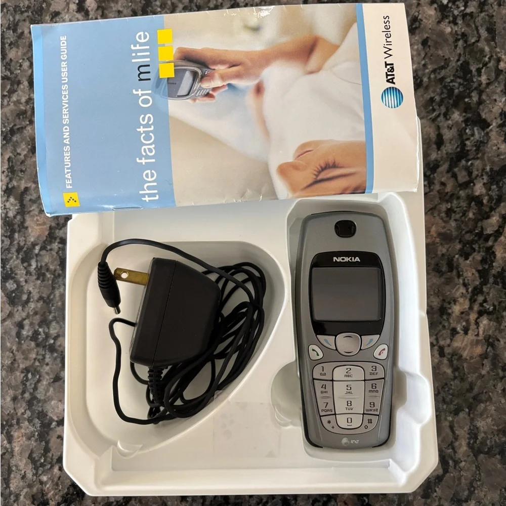Vintage Nokia 3560 Phone w/Charger Battery & Packaging - For Collectors